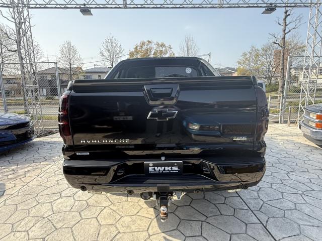 シボレー シボレー アバランチ LTZ 4WD 可変マフラー リフト