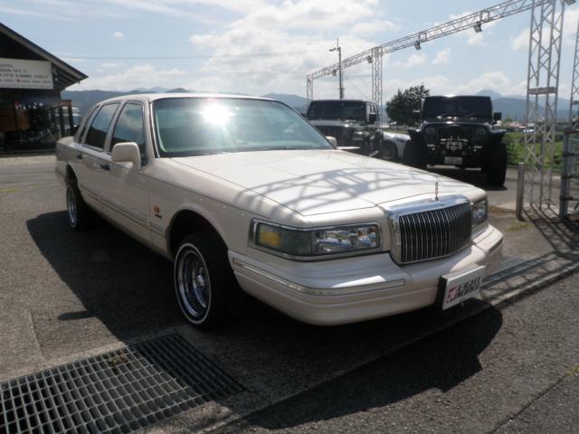 リンカーン タウンカー（愛媛県東温市）