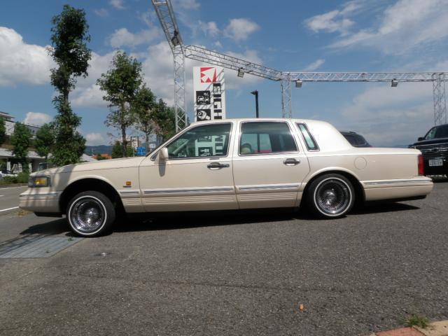 リンカーン タウンカー（愛媛県東温市）