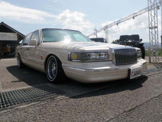 リンカーン タウンカー（愛媛県東温市）